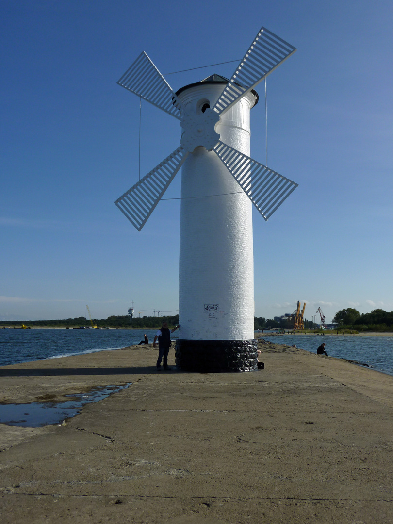 alter Leuchtturm in Windmühlenoptik