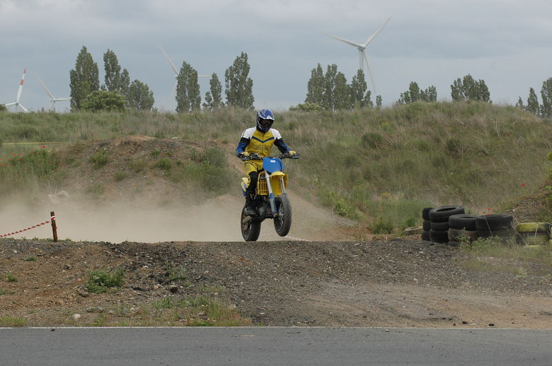 alter man beim Supermoto