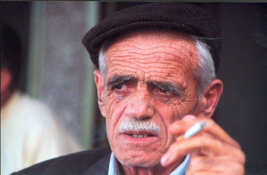 alter Mann im Kosovo, 2002
