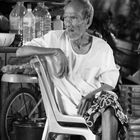 Alter Mann in Nam Tok (Kanchanaburi, Thailand)