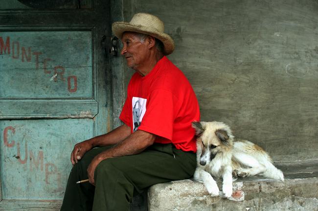 Alter Mann mit Hund