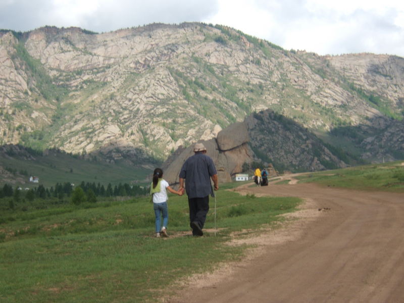 Alter Mann mit Kind in der Mongolei