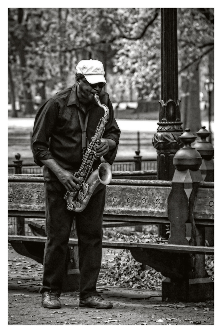 Alter Mann mit Saxophon im Central Park