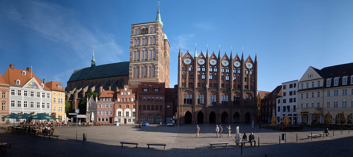 Alter Markt mit Nikolaikirche und Rathaus