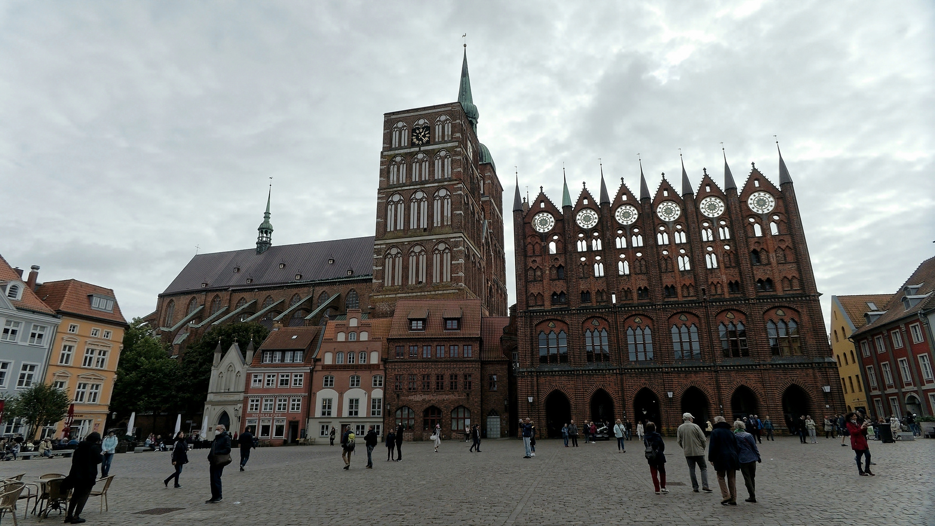 Alter Markt Stralsund mit Nikolaikirche.