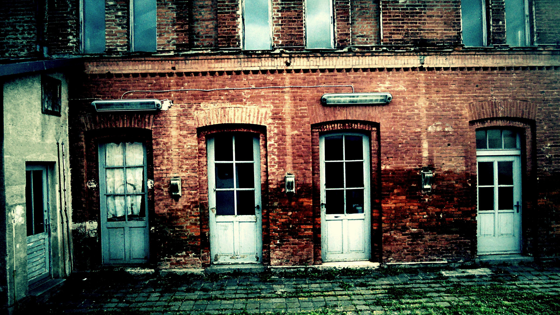 Alter maroder Bahnhof