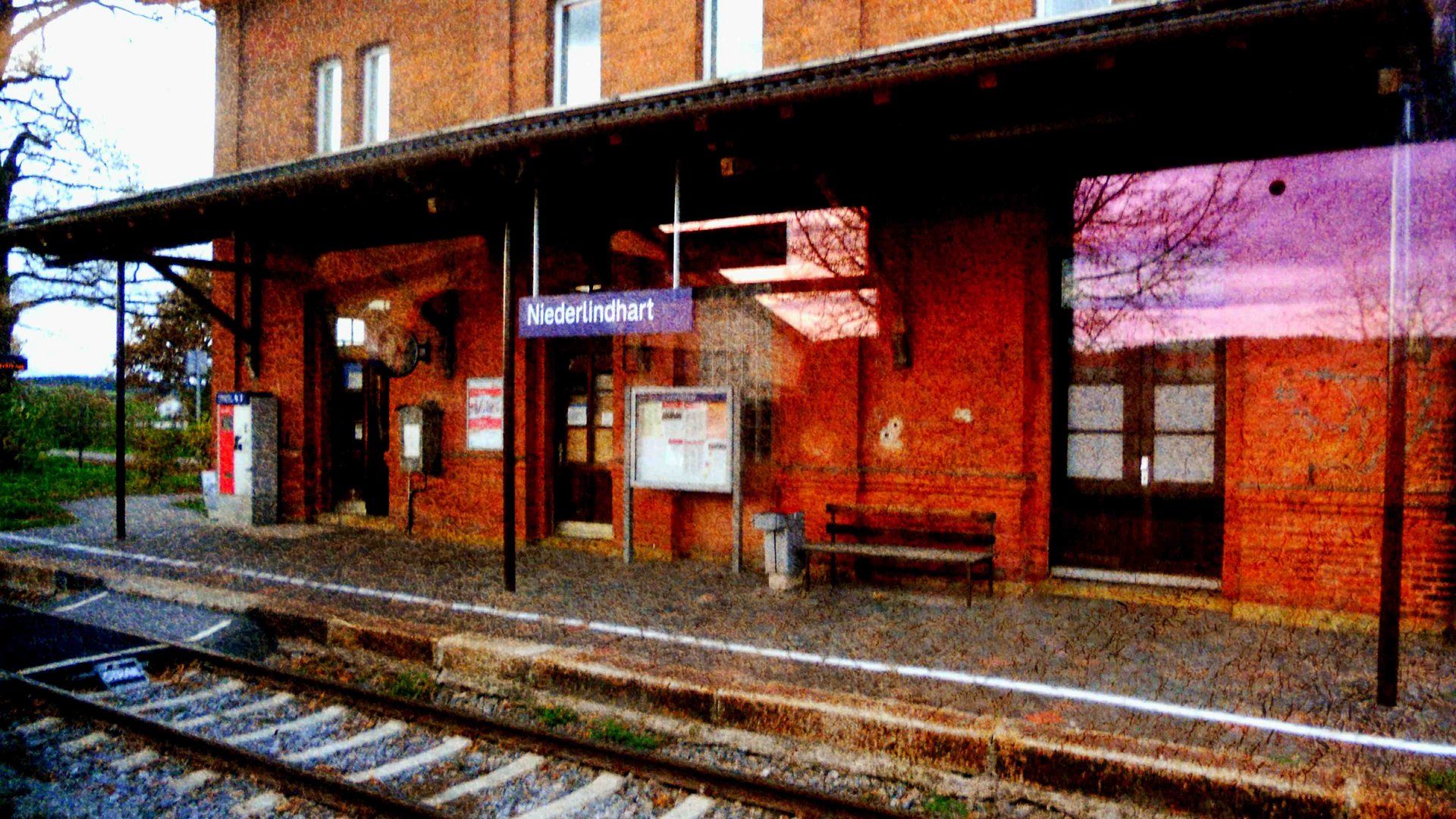 Alter maroder Bahnhof