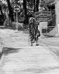 Alter Mönch in Yangon