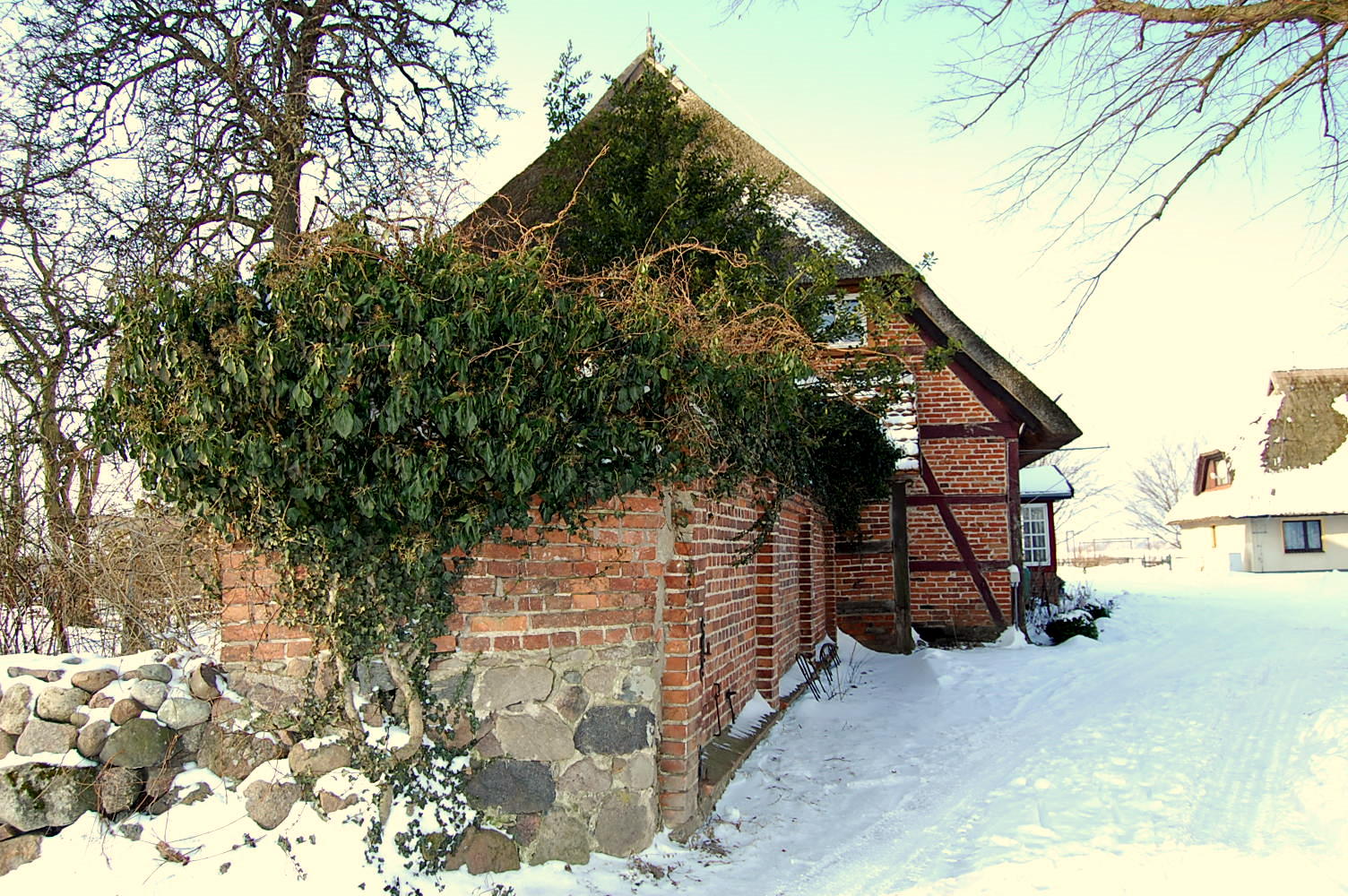 Alter Pfarrhof im Winterschlaf bei Bad Doberan