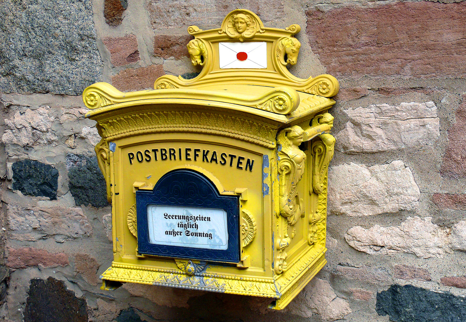 Alter Postbriefkasten