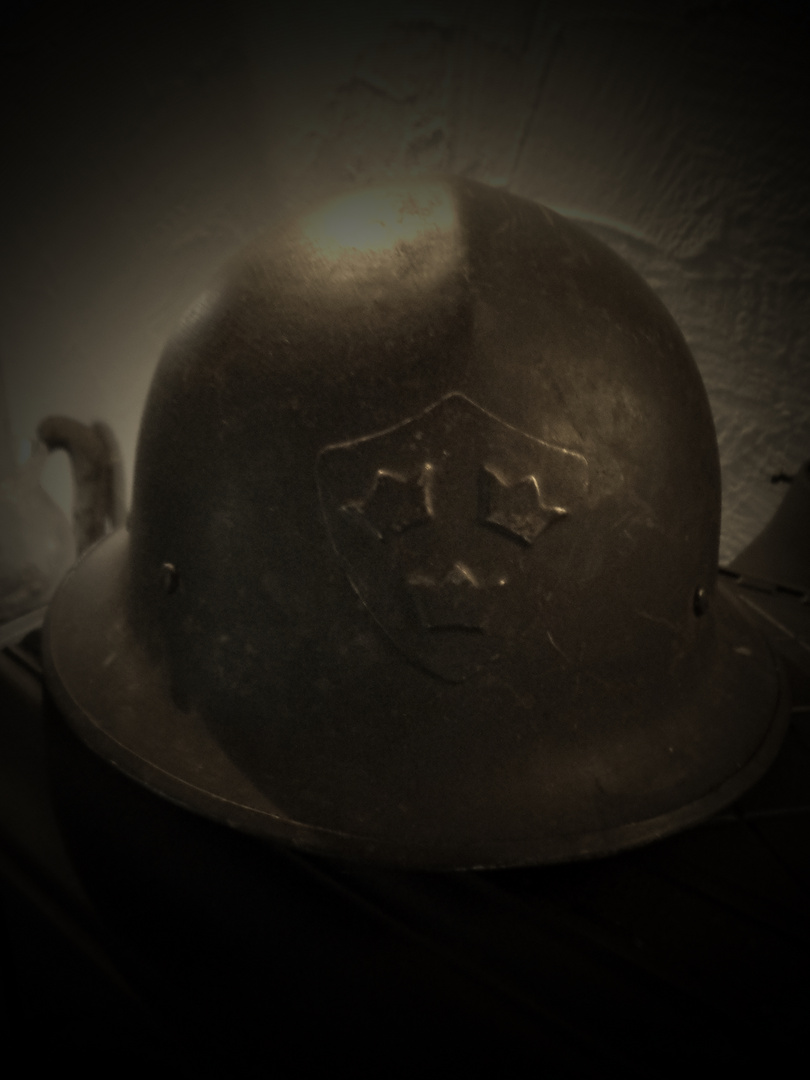 ...alter schwedischer Stahlhelm