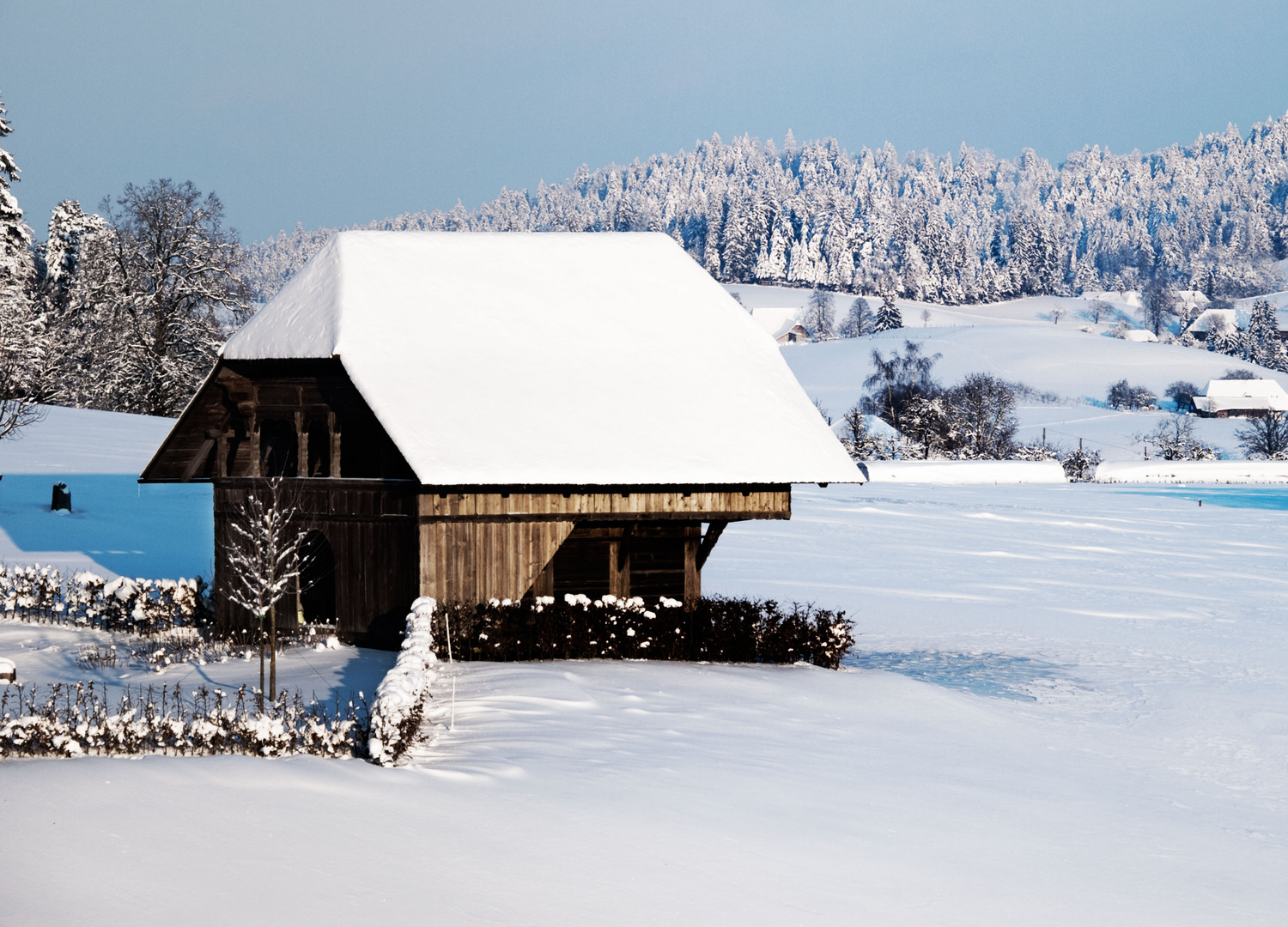 Alter Speicher in Emmentaler Winterlandschaft