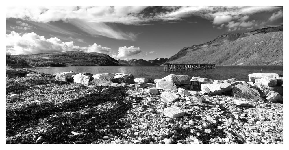 Alter Steg im Fjord