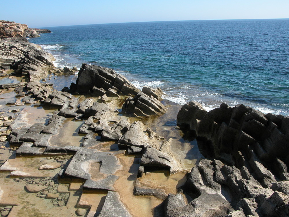 Alter Steinbruch am Meer