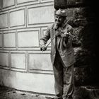 Alter Straßenmusikant in Prag