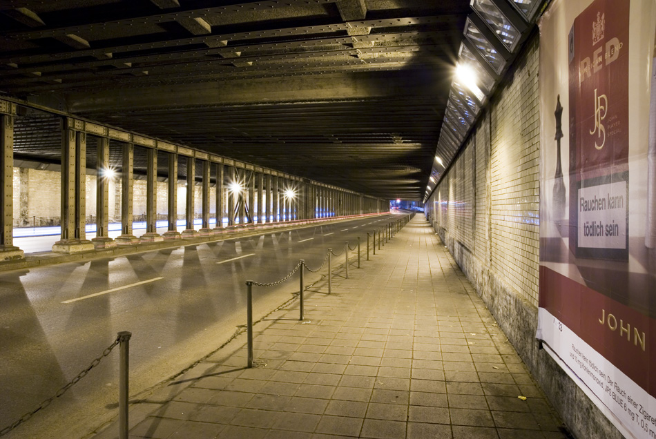 Alter und langer Eisenbahntunnel