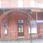 Alter verwaisert Bahnhof in Niederbayern