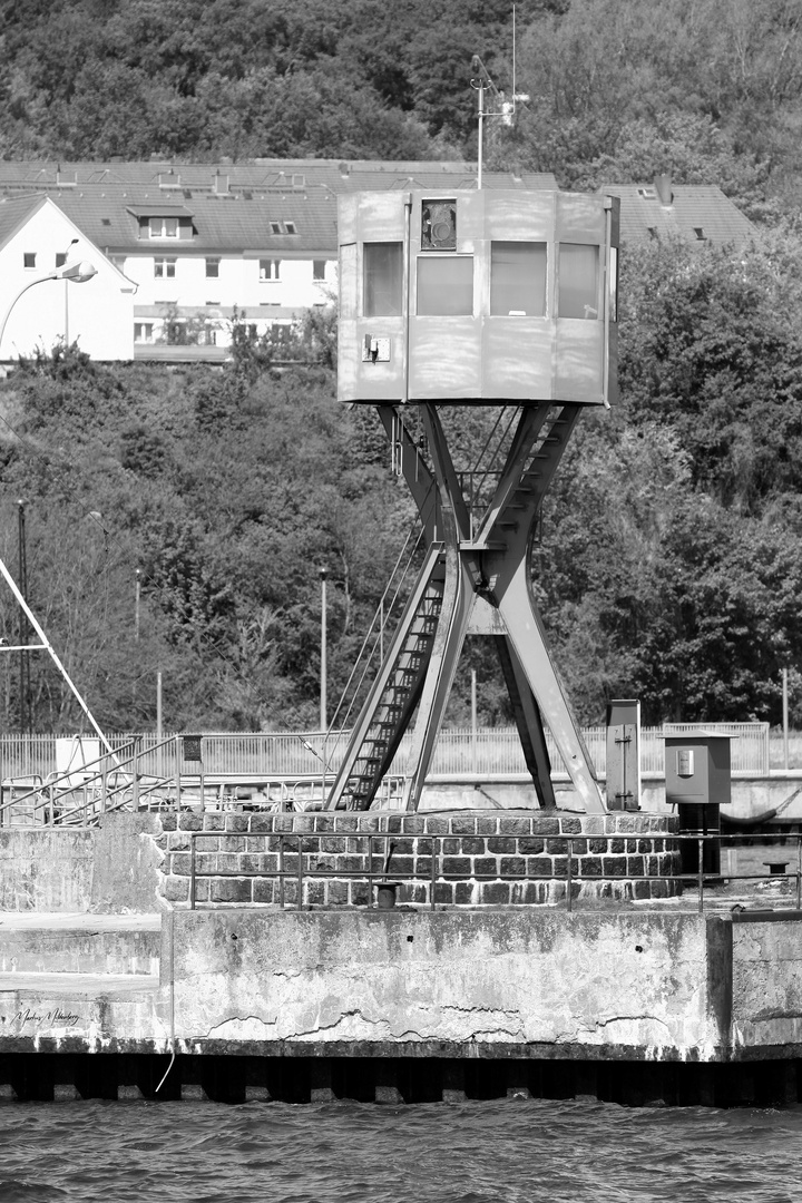 alter Wachturm im kleinen Hafen von Sellin