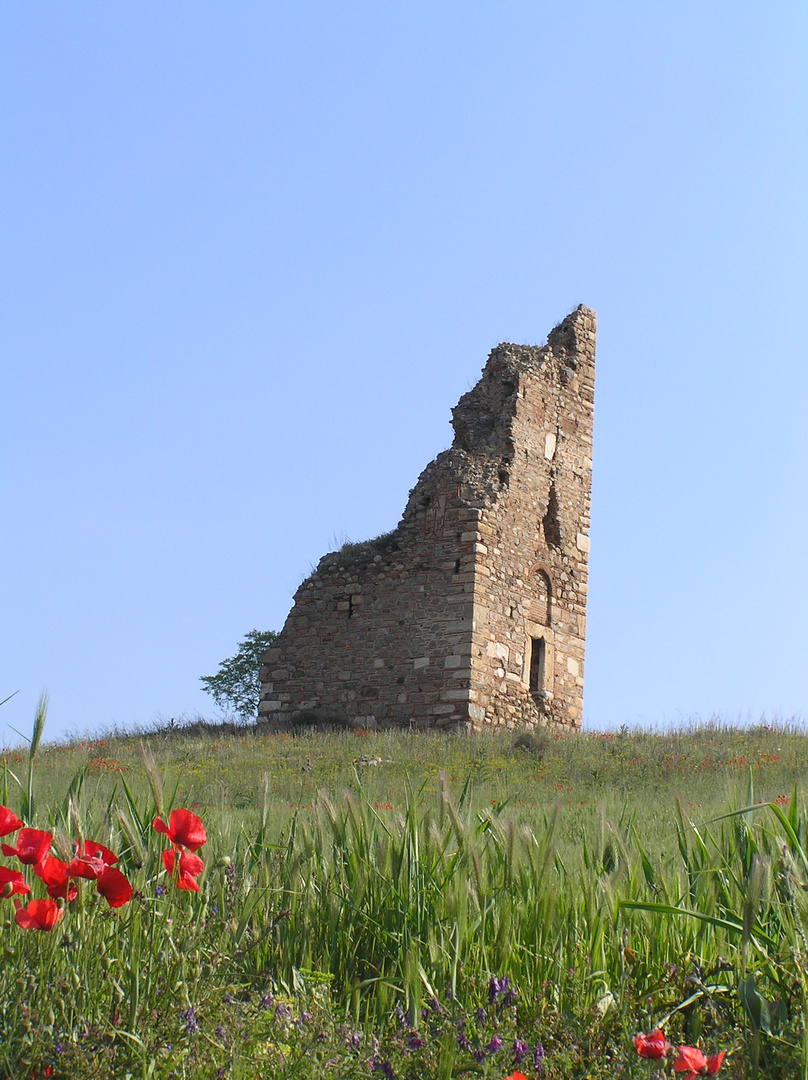 Alter Wachturm mitten in Chalkidiki