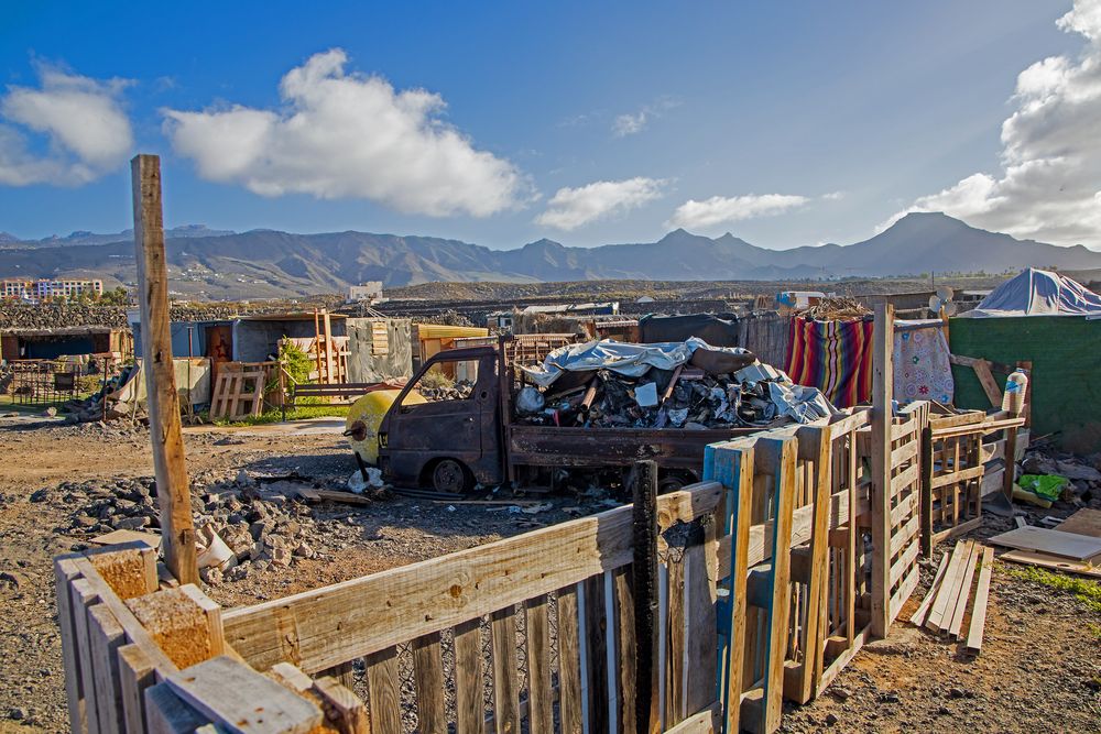 Alternatives Wohnen V, Teneriffa - Schrottplatz mit Panorama