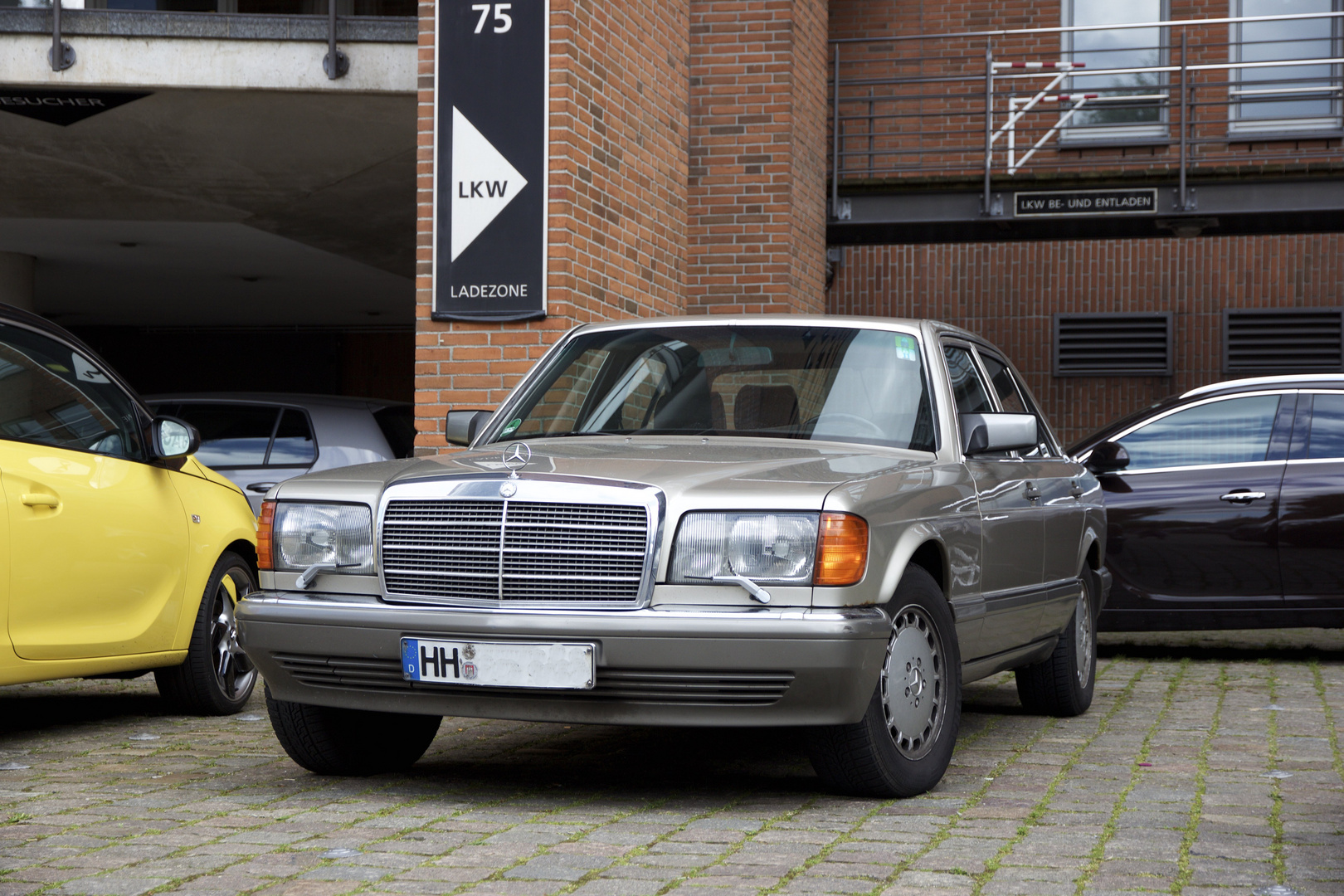 Alterwürdiger W126 (V126?) in der Hamburger HafenCity