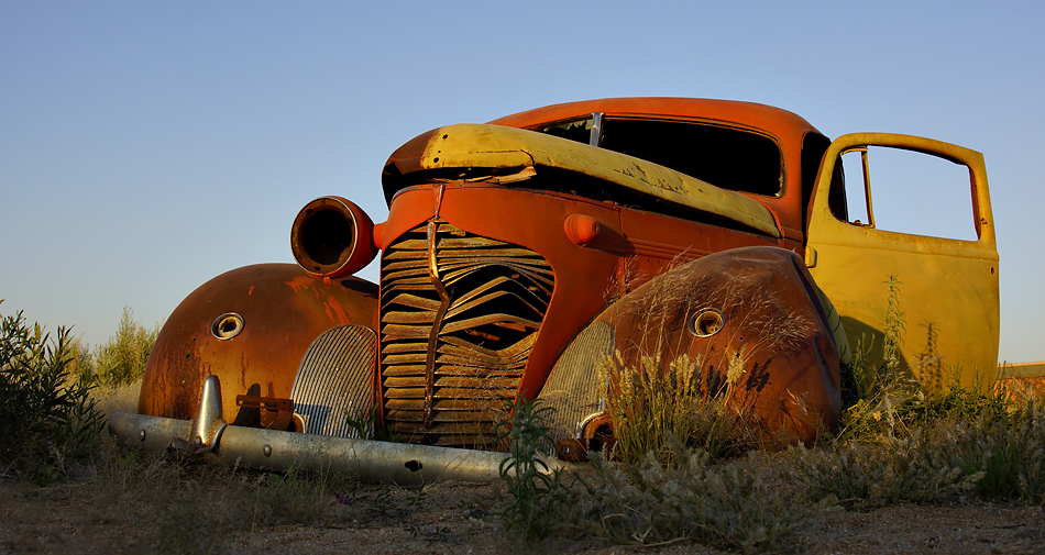 Altes Auto von Solitaire - Namibia „die Tagestouristen schlafen noch…… „