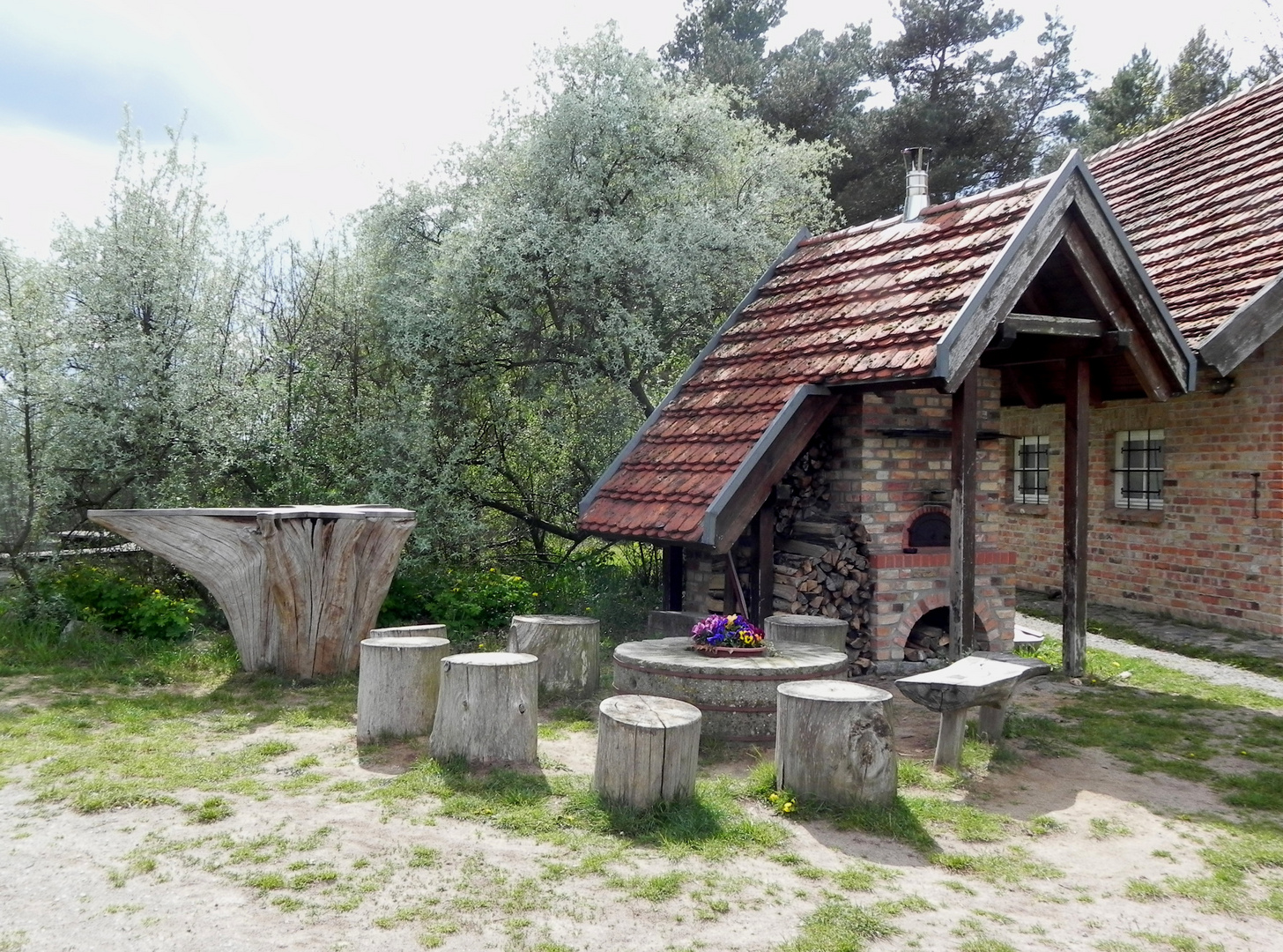 Altes Backhaus bei der Windmühle in Benz