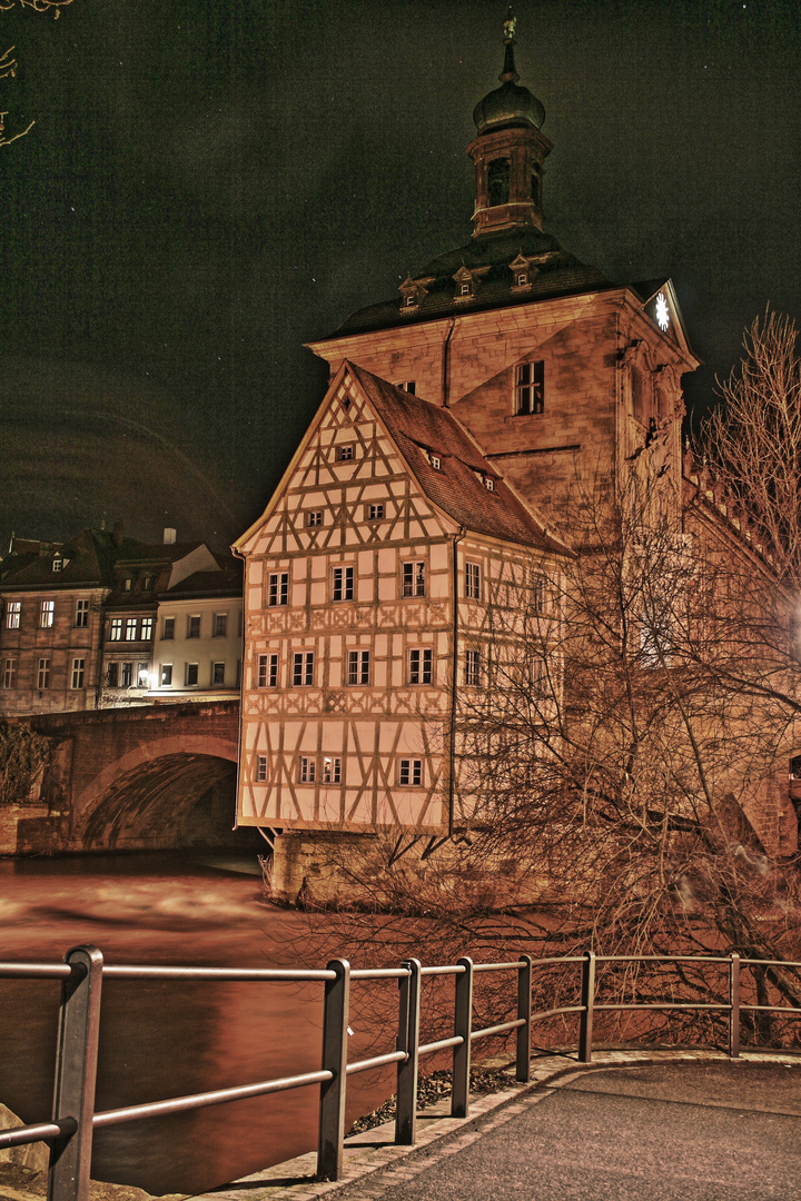 Altes Bamberger Rathaus bei Nacht