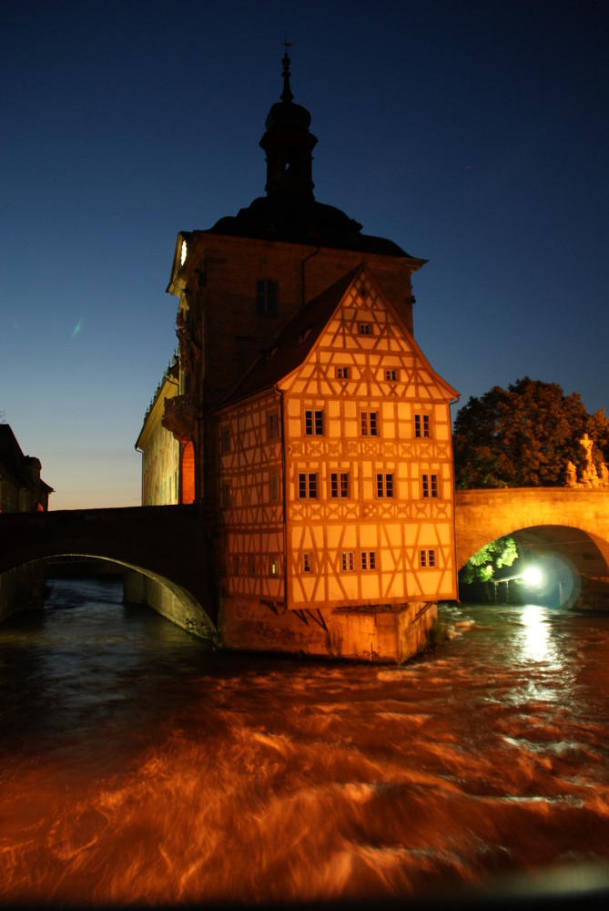 Altes Bamberger Rathaus bei Nacht