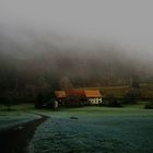 Altes Bauernhaus im Nebel