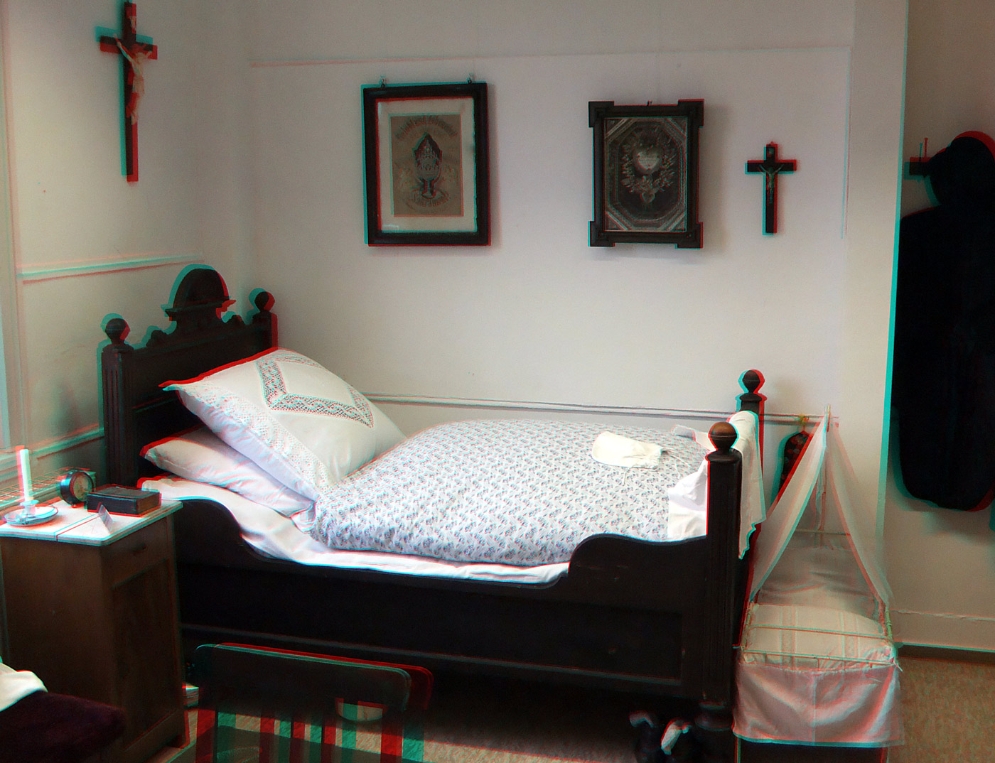 Altes Bett Benotigt Ein Tool Aus Dem Letzten Bild Foto Bild Stereoskopische Raumbilder Anaglyphen Ana 3 D Mpo Bilder Auf Fotocommunity