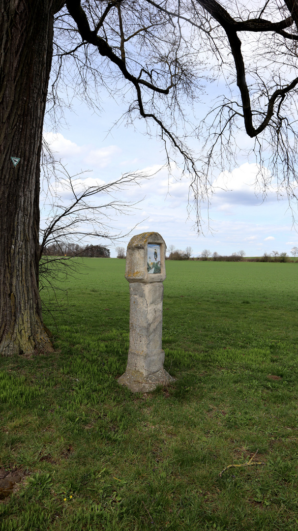 Altes Bildstöckel, alter Kreuzstein, Flurkreuz am Weg von Grauwinkl nach Jahrsdorf