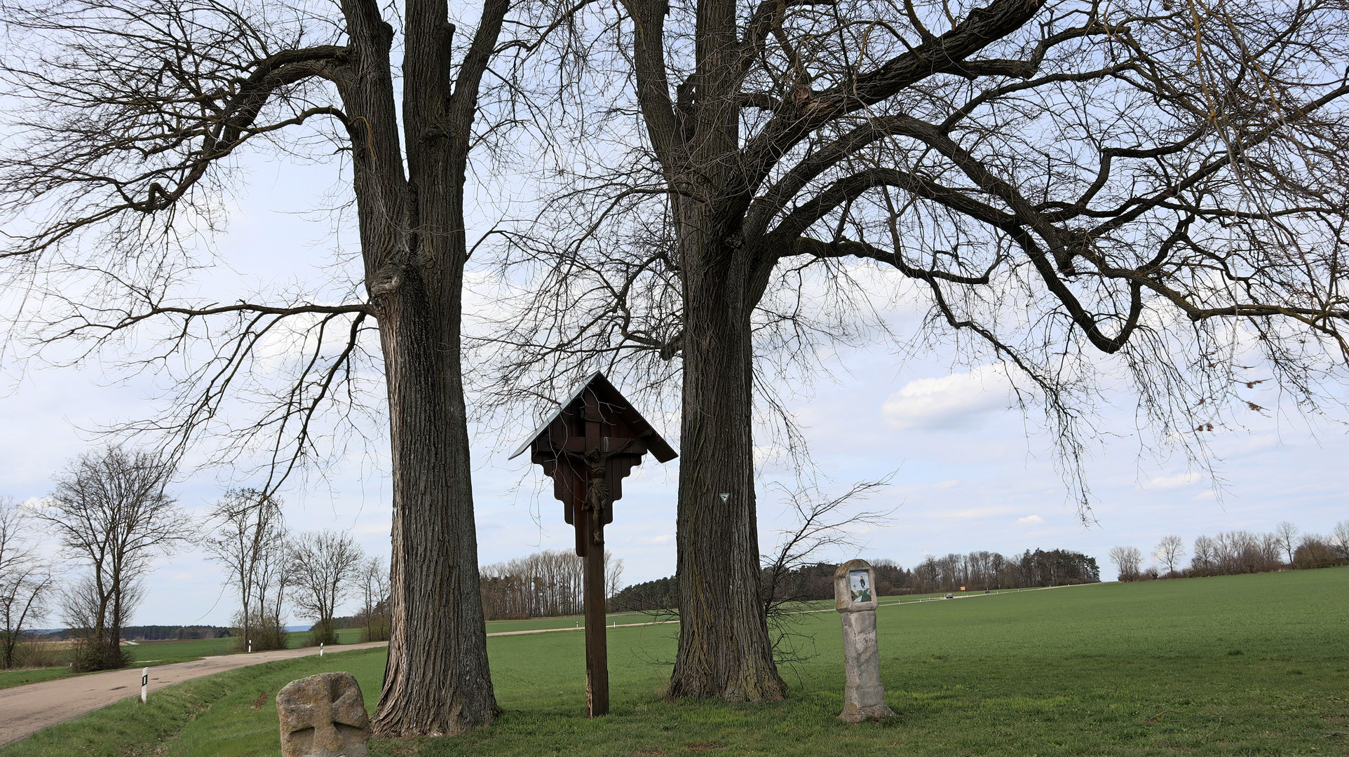 Altes Bildstöckel, alter Kreuzstein, Flurkreuz am Weg von Grauwinkl nach Jahrsdorf