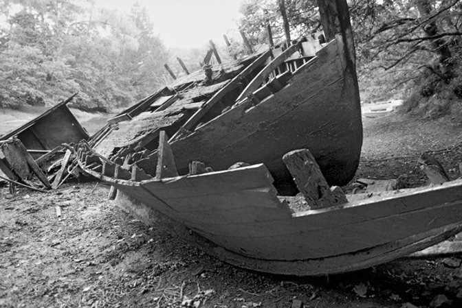 altes boot am wegesrand