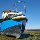 Altes Boot bei Ebbe I im Hafen von Paimpol (Bretagne)