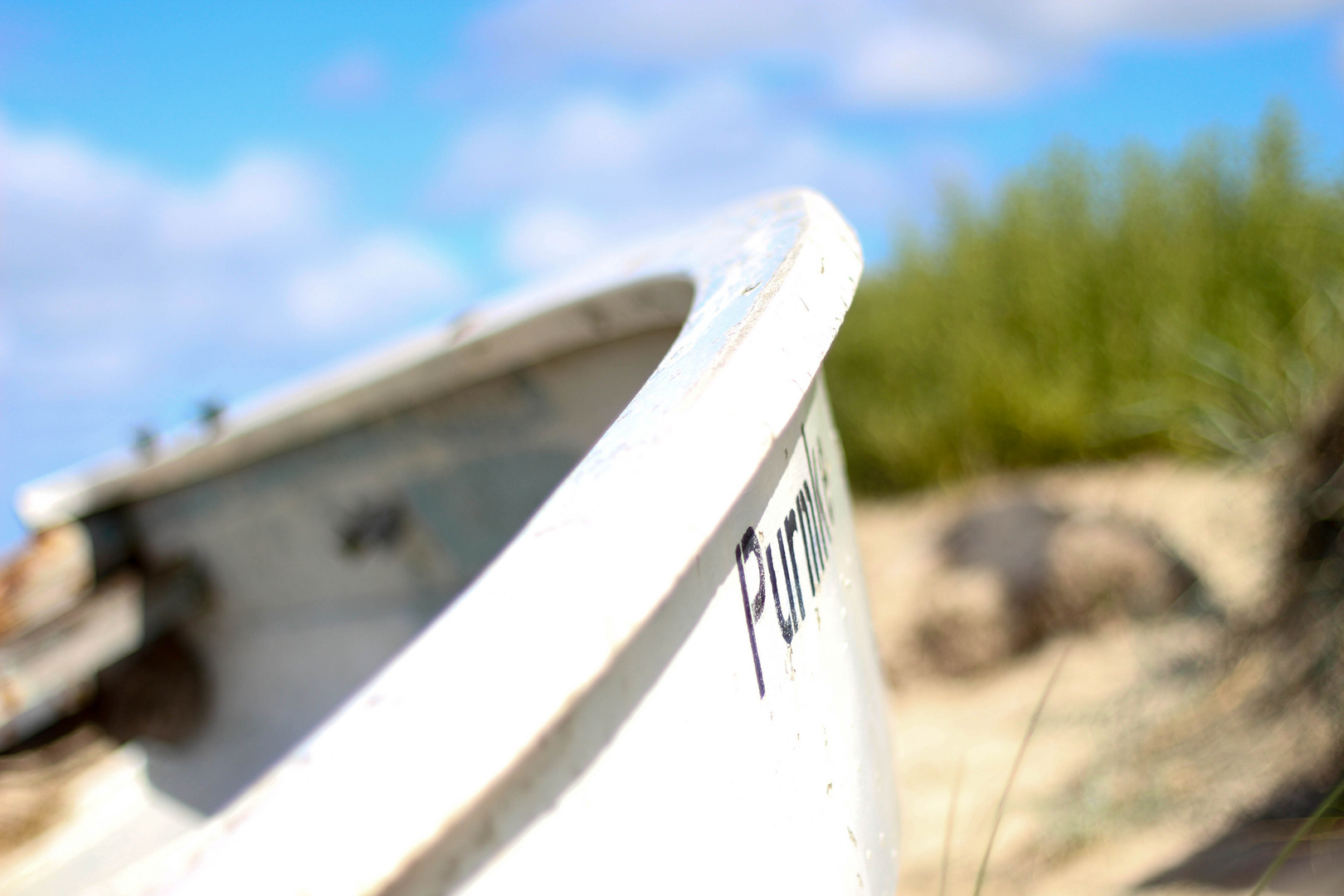 Altes Boot in den Dünen