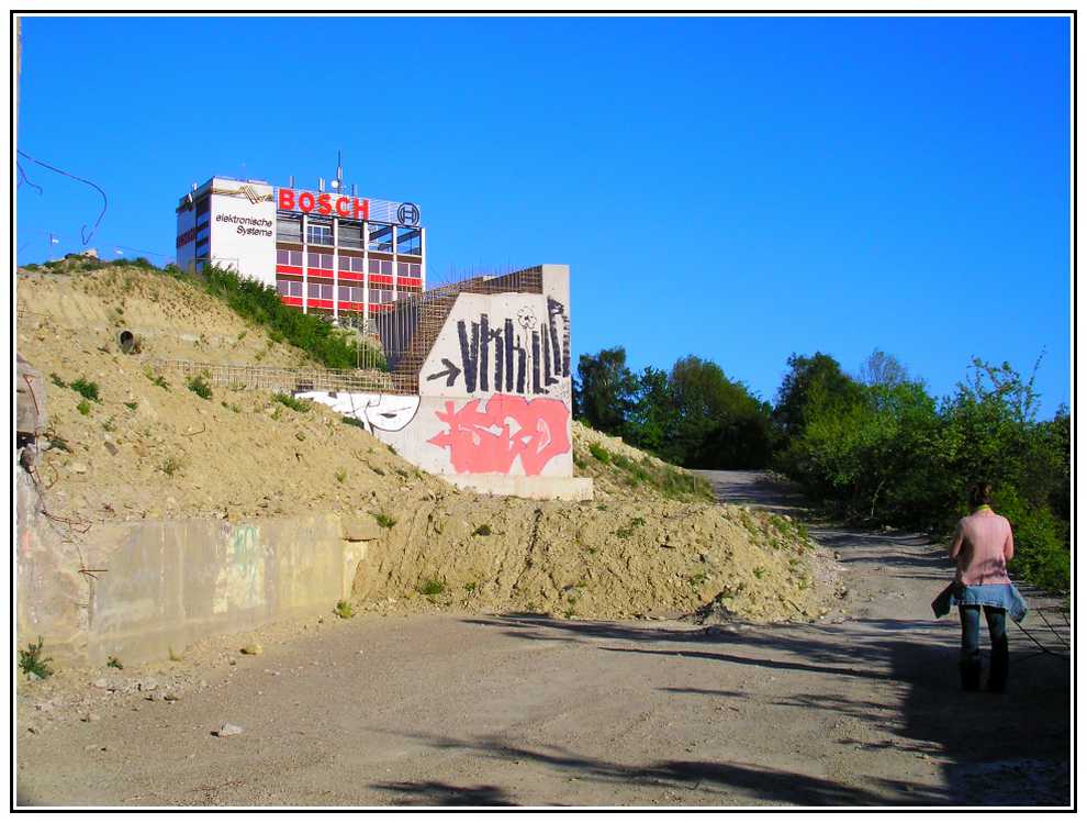 altes Bosch Gebäude an der B1