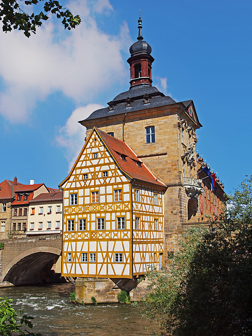 Altes Brückenrathaus über die Regnitz