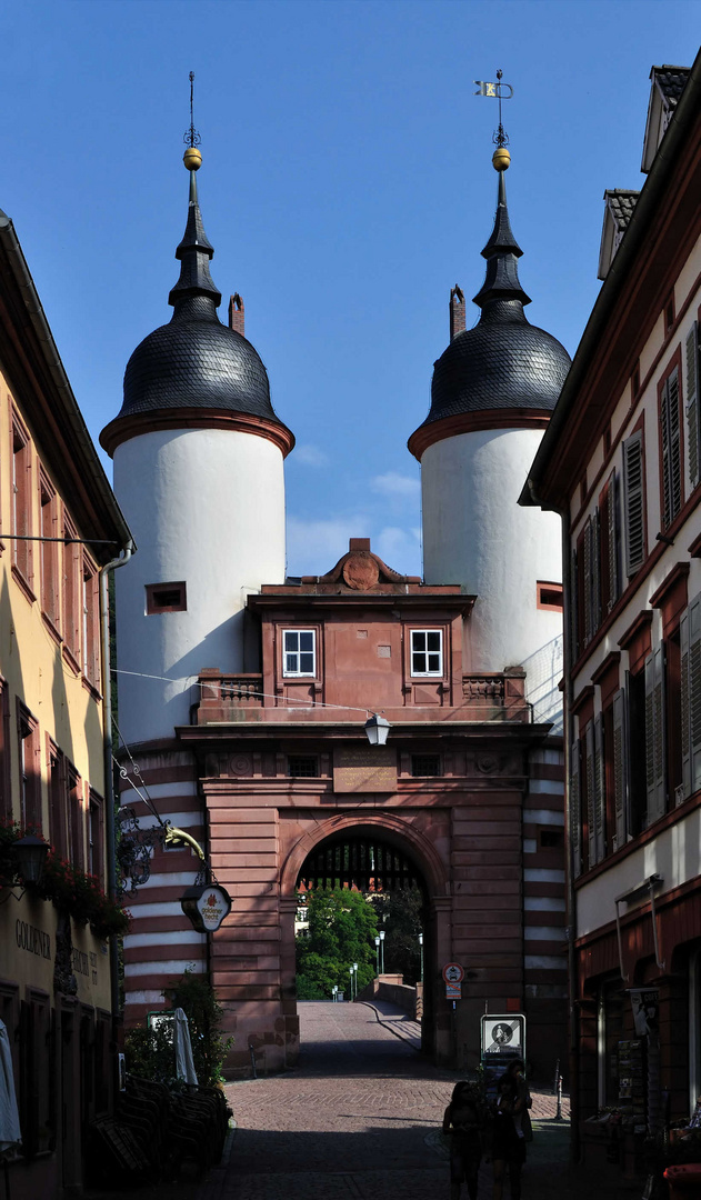 altes brückentor in heidelberg