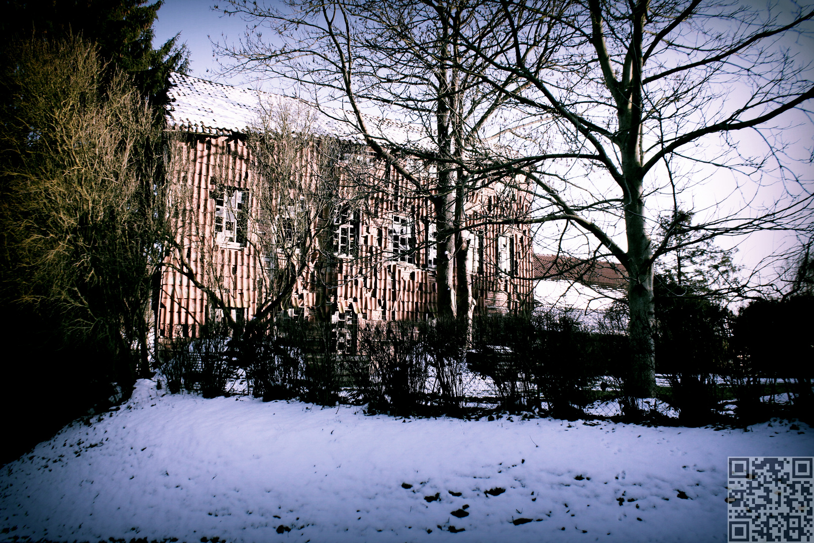 Altes Fachwerk mit Ziegeln verkleidet