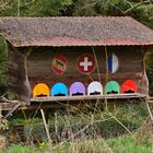 Altes, farbenfrohes Bienenhaus bei Altbüron