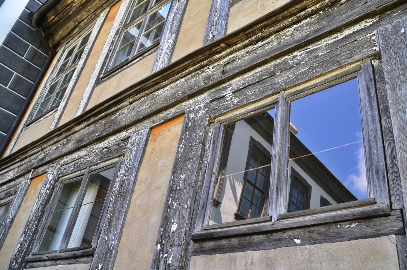 Altes Fenster mit Zukunft