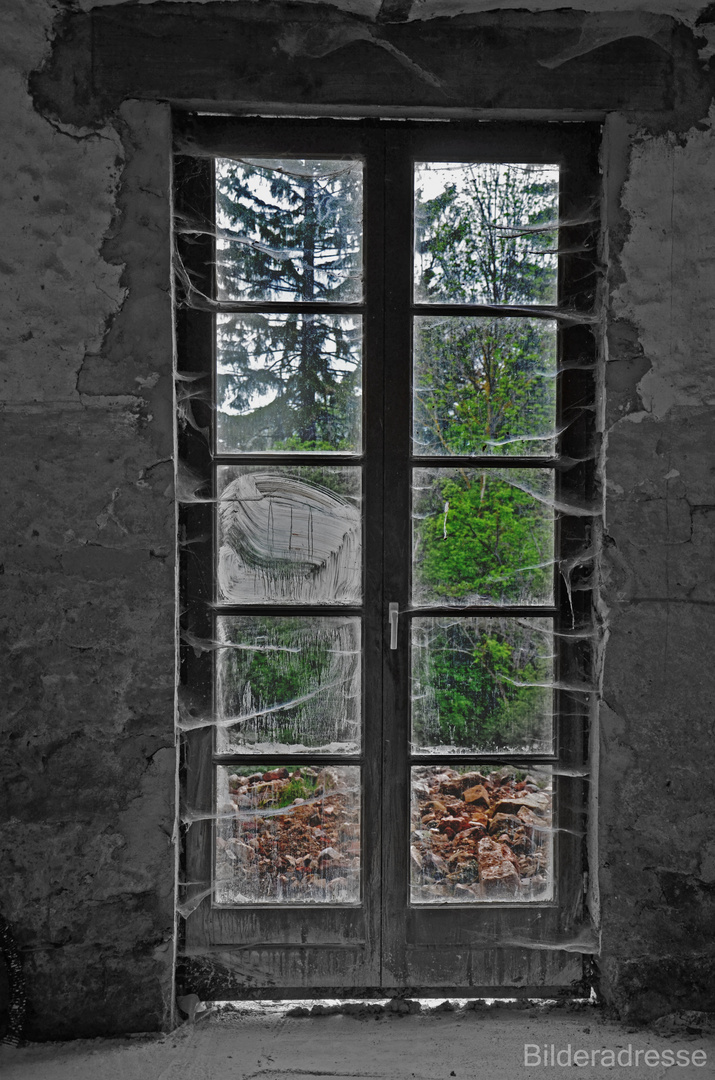 Altes Fenster von einem ehemaligen Landhof in der Eifel