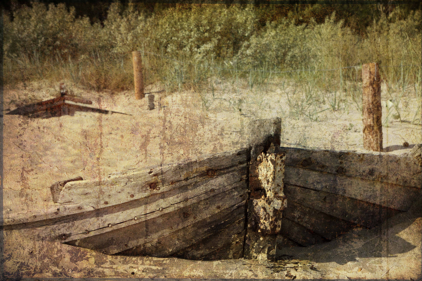 altes Fischerboot am Strand