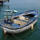 altes Fischerboot im Hafen von Procida / Italien