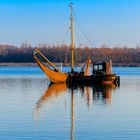 Altes Fischerboot nach dem Sonnenaufgang