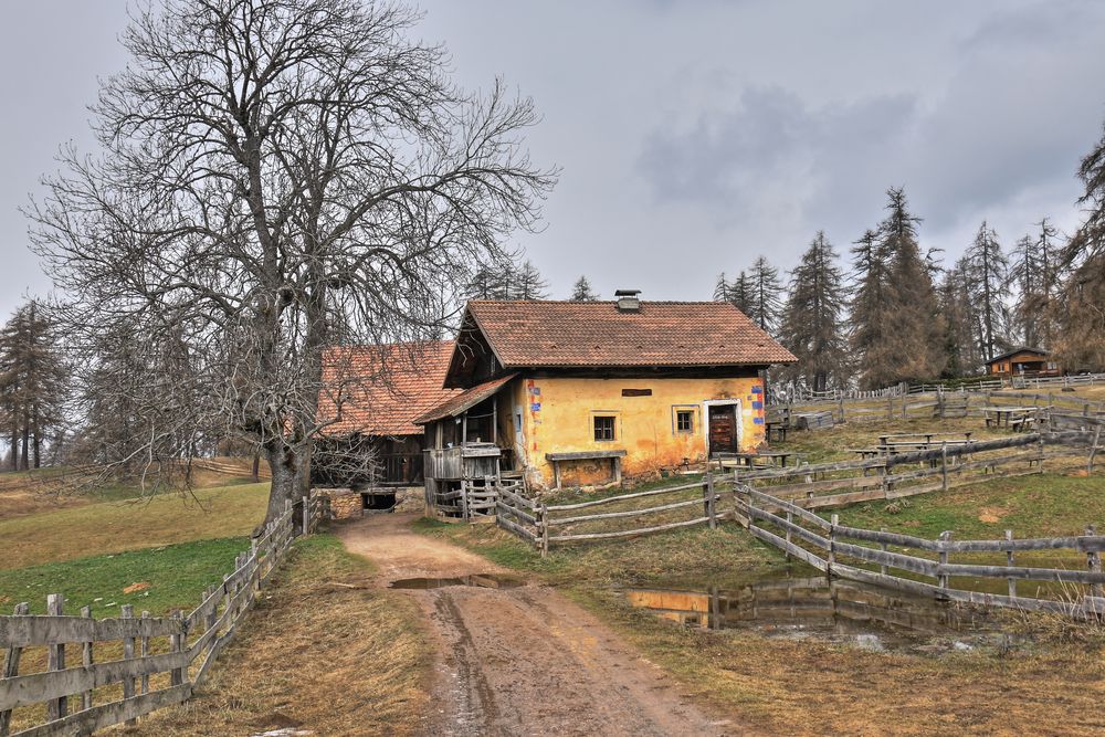 ... altes Gehöft auf dem Tschögglberg im Frühjahr ... erneut fotografiert