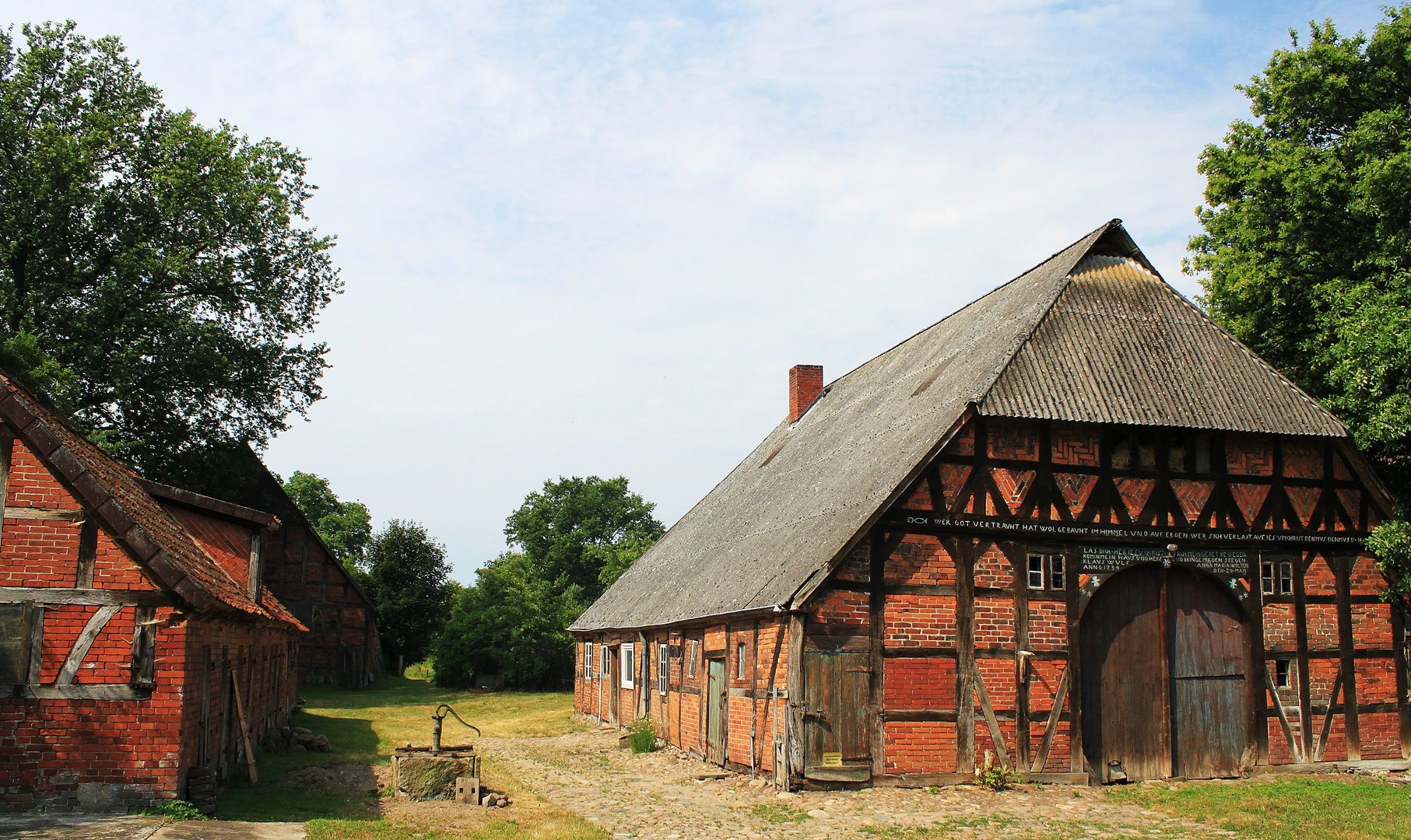 Altes Gehöft hinter dem Elbdeich