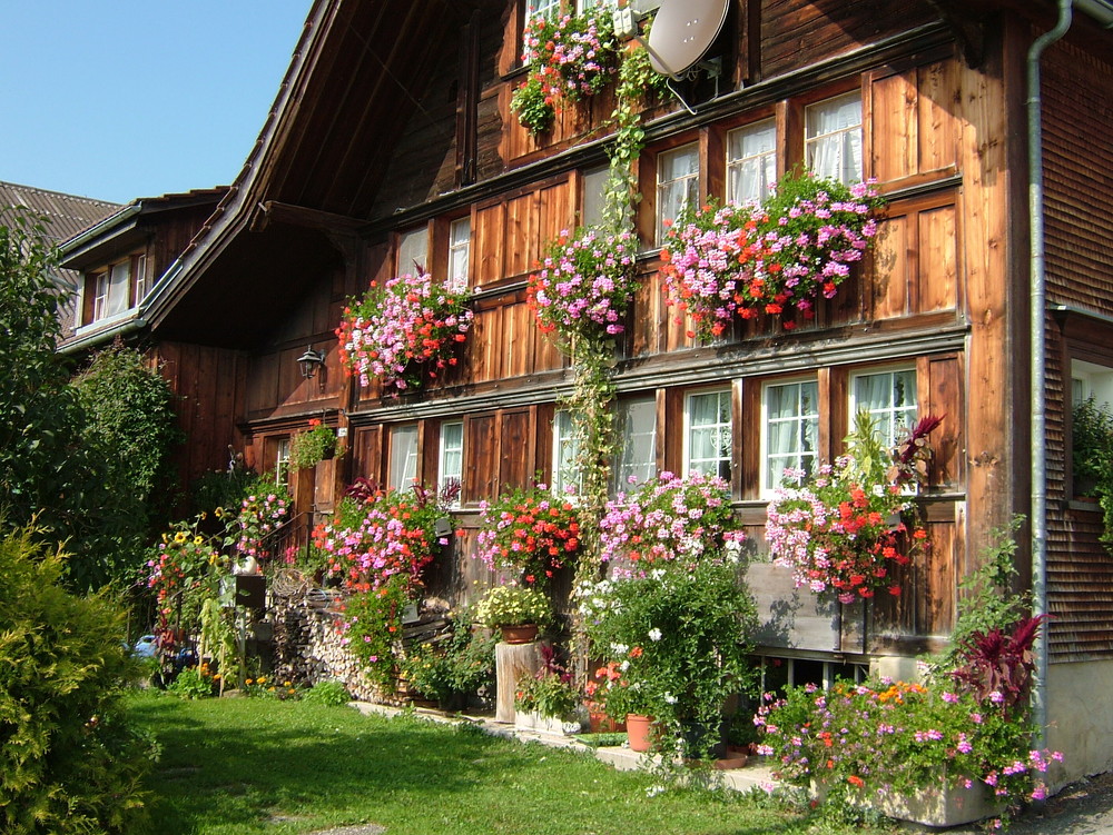 Altes geschmücktes Appenzeller-Bauernhaus