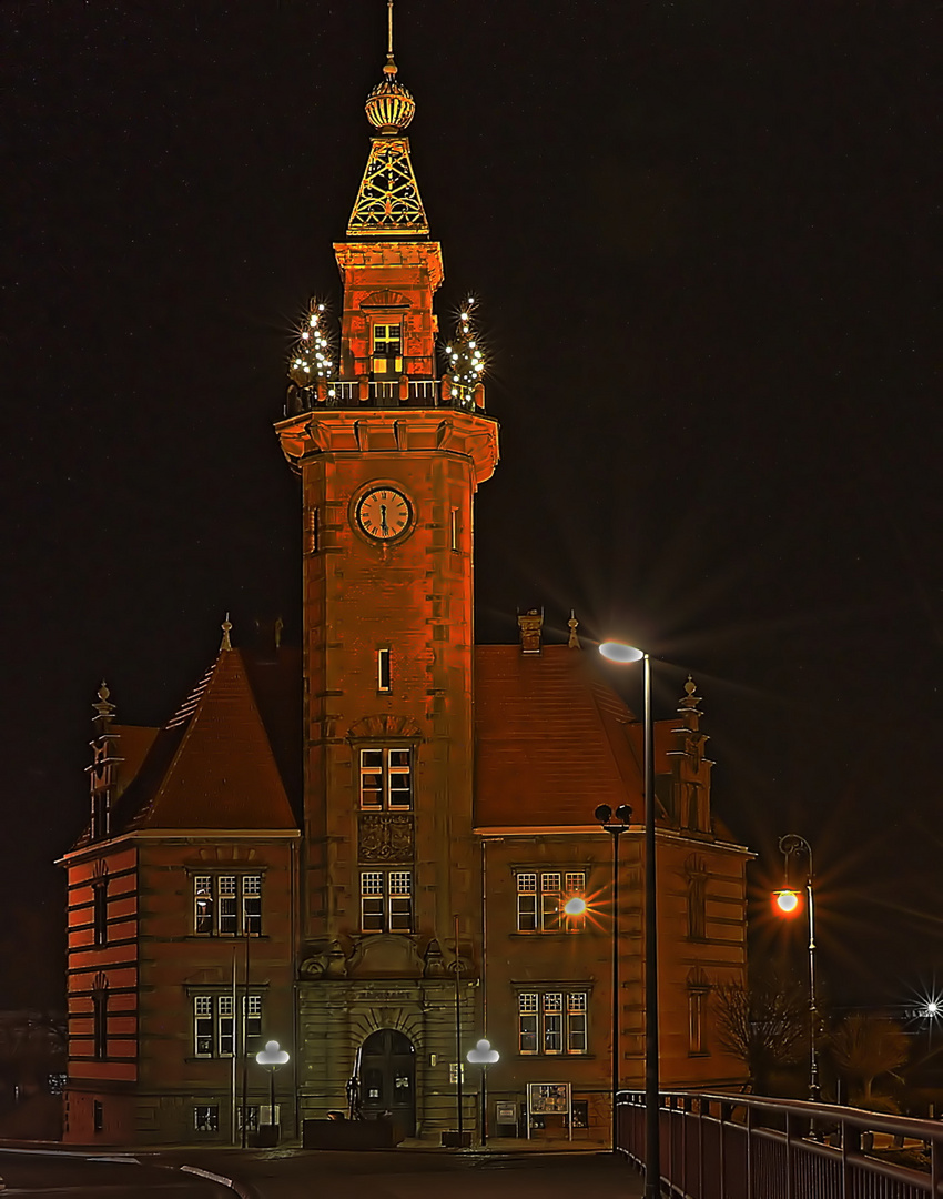 Altes Hafenamt bei Nacht